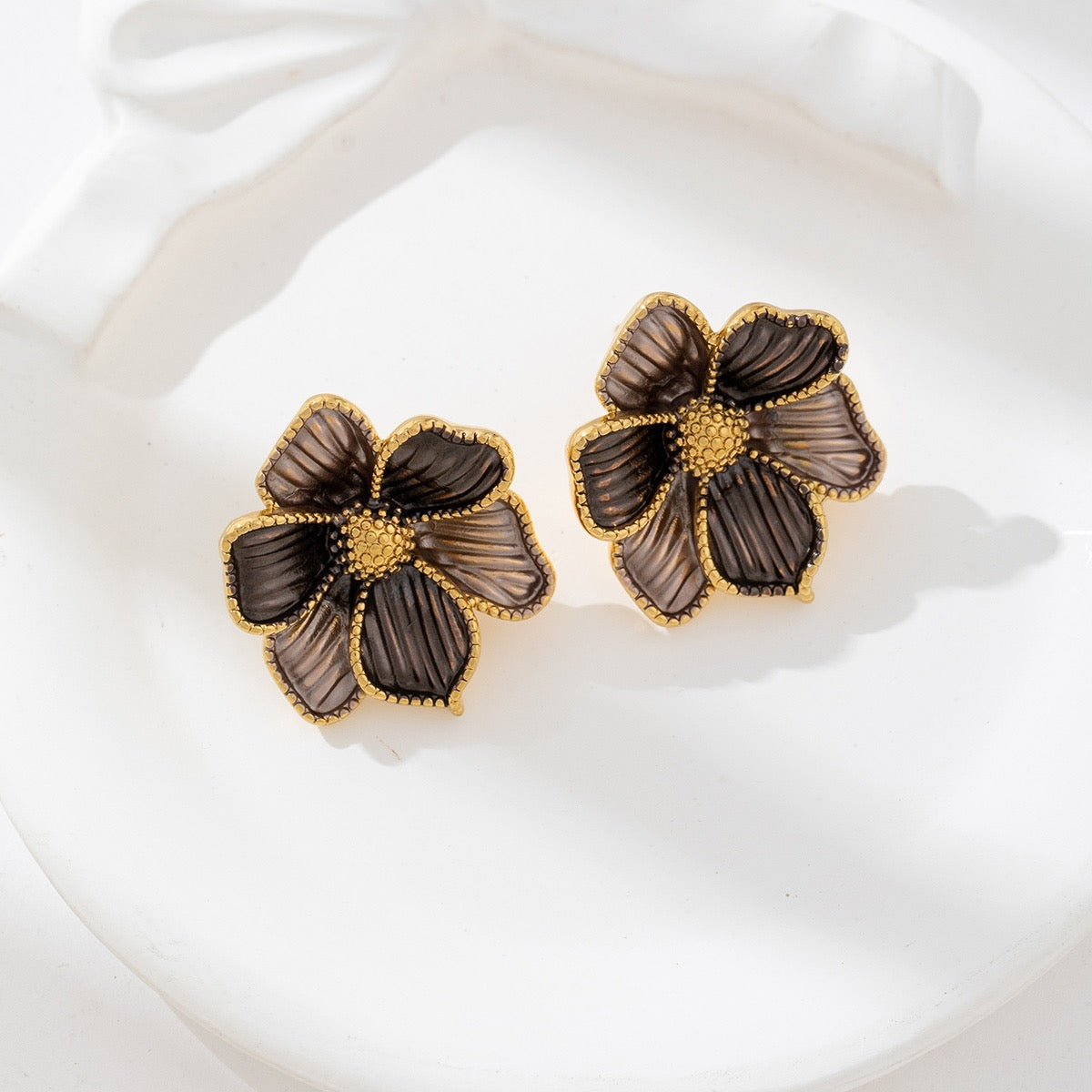 Boucles d’oreilles fleurs marron