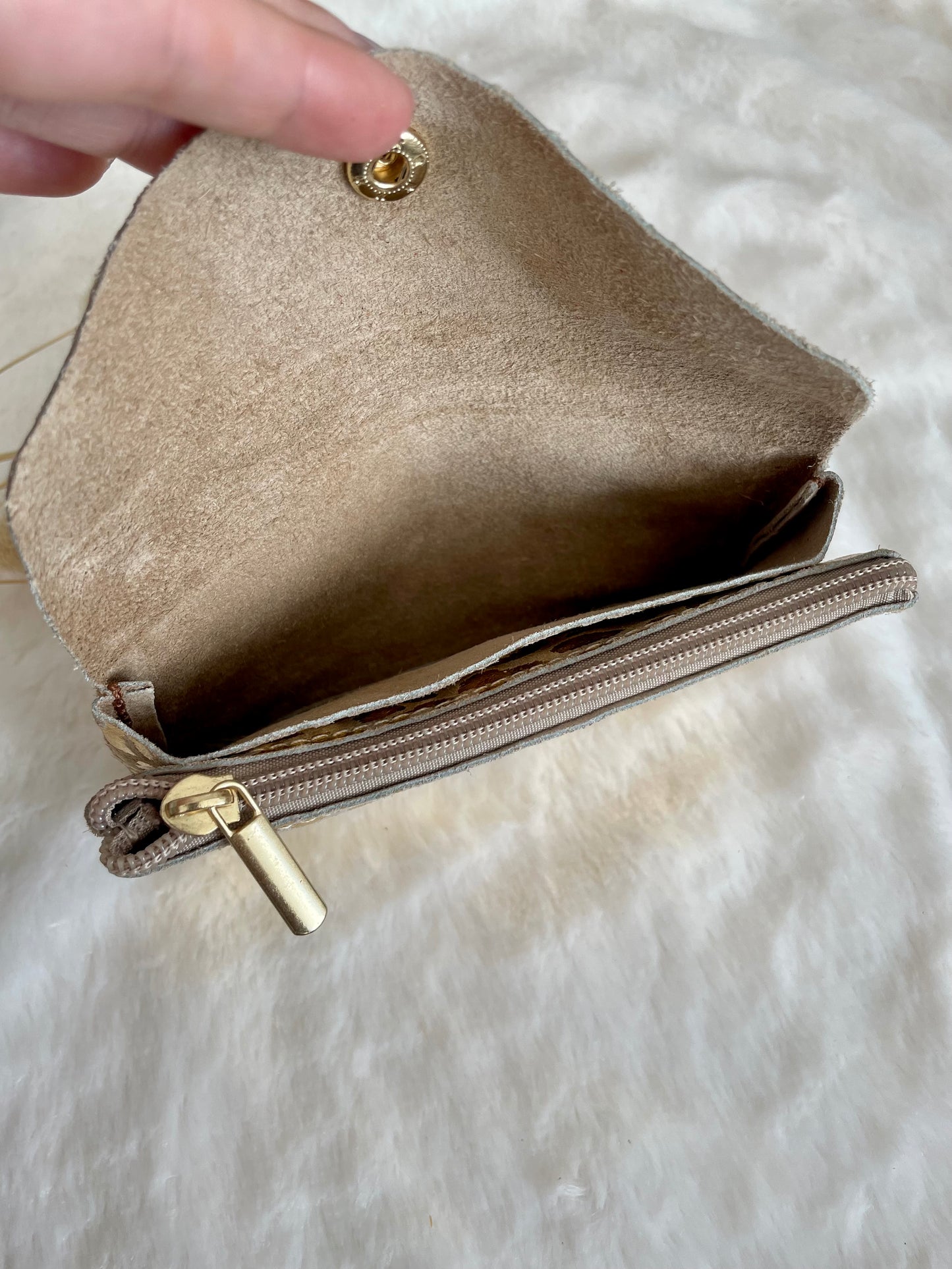 Pochette léopard doré
