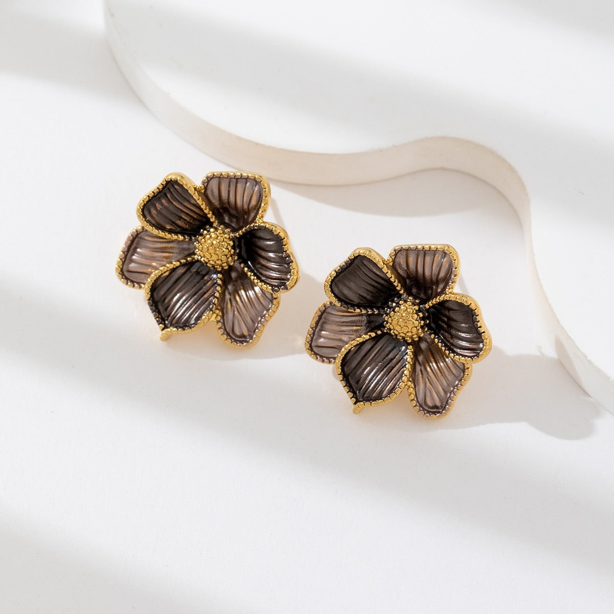 Boucles d’oreilles fleurs marron